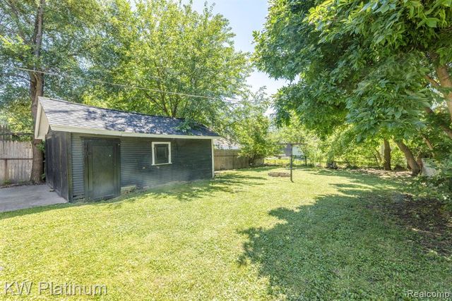 1322 Division Street, Port Huron, MI 48060