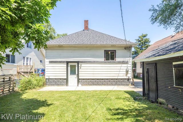 1322 Division Street, Port Huron, MI 48060