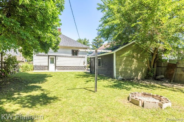 1322 Division Street, Port Huron, MI 48060