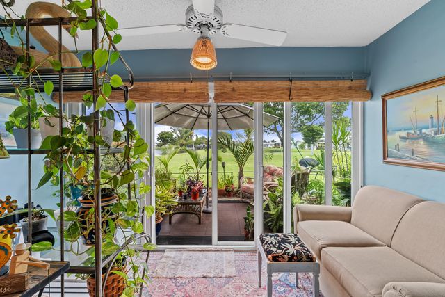 2017 SW Golf Lane 113, Boynton Beach, FL 33426