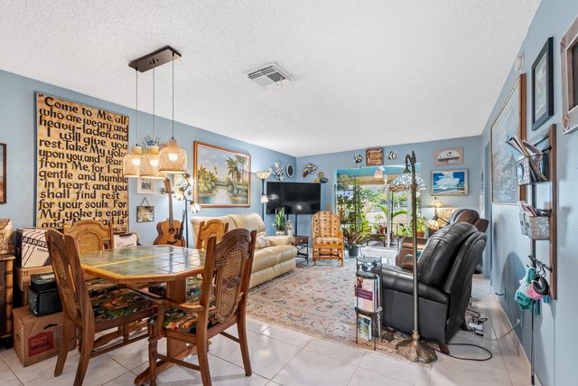 2017 SW Golf Lane 113, Boynton Beach, FL 33426