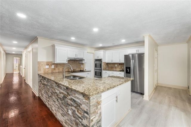 234 Shadow Lake Drive SW, Lilburn, GA 30047