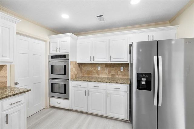 234 Shadow Lake Drive SW, Lilburn, GA 30047