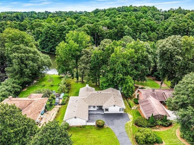 234 Shadow Lake Drive SW, Lilburn, GA 30047
