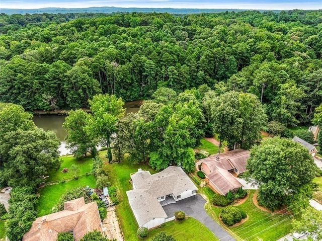 234 Shadow Lake Drive SW, Lilburn, GA 30047
