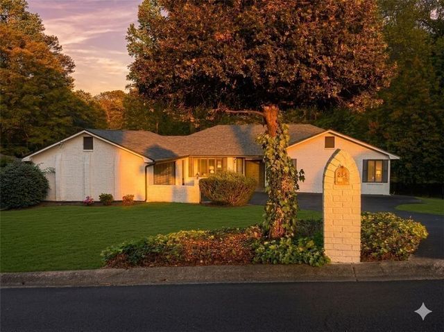 234 Shadow Lake Drive SW, Lilburn, GA 30047