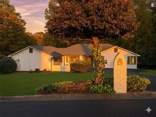 234 Shadow Lake Drive SW, Lilburn, GA 30047