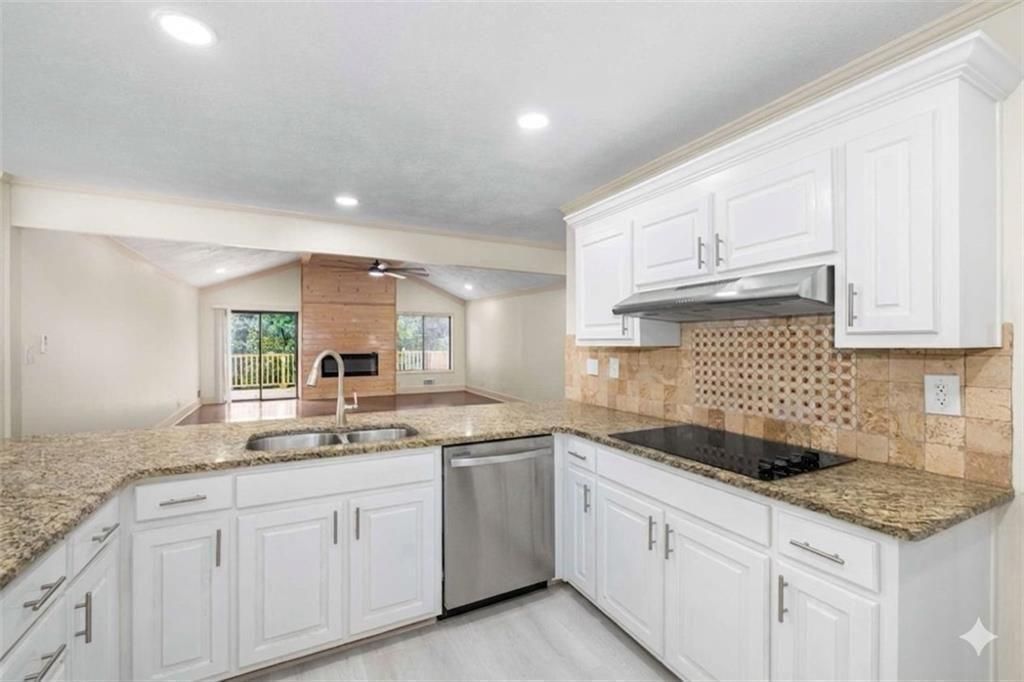234 Shadow Lake Drive SW, Lilburn, GA 30047
