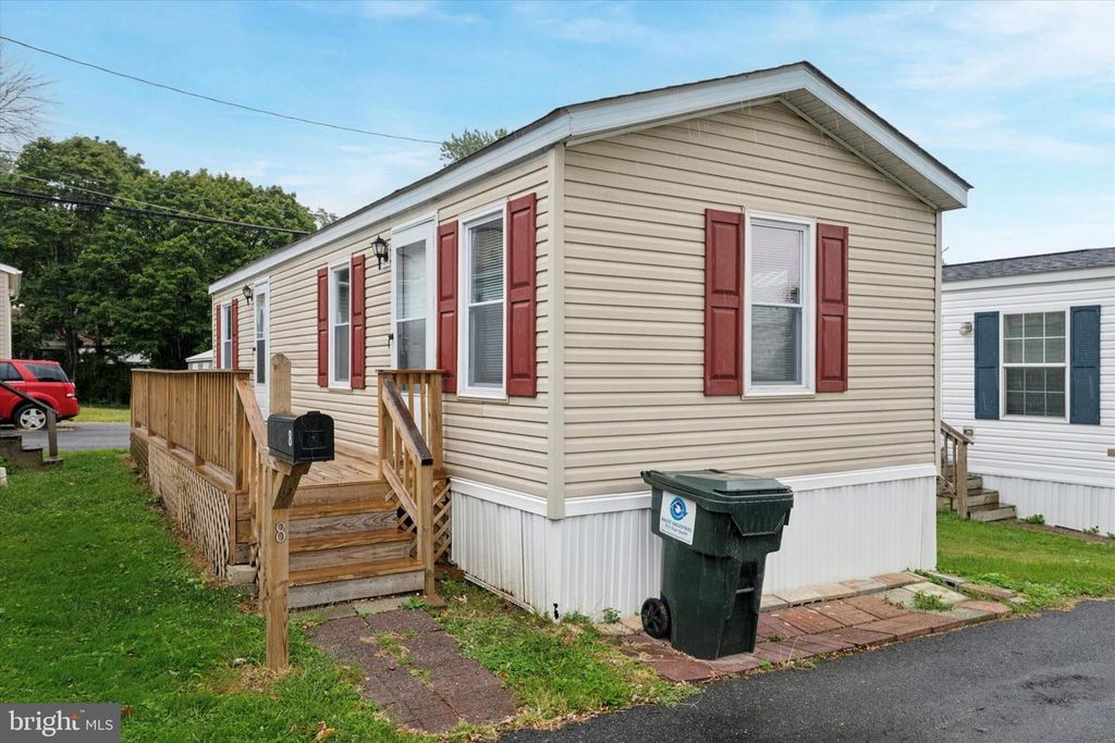 8 DEL HAVEN CT, Wilmington, DE 19809