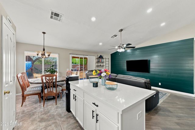 2871 E MORGAN Drive, Gilbert, AZ 85295