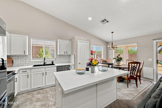 2871 E MORGAN Drive, Gilbert, AZ 85295