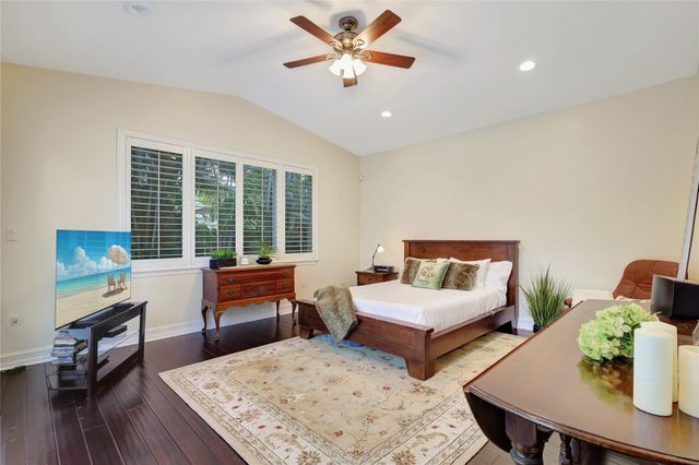 720 NE 17TH TE, Fort Lauderdale, FL 33304