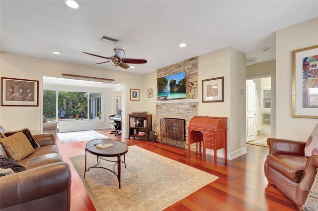 720 NE 17TH TE, Fort Lauderdale, FL 33304