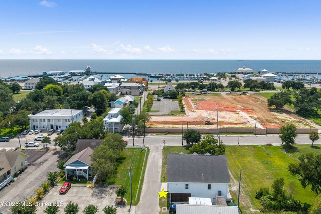 207 Saint Paul Avenue, Pass Christian, MS 39571