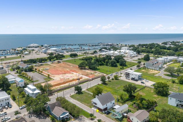 207 Saint Paul Avenue, Pass Christian, MS 39571