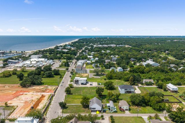 207 Saint Paul Avenue, Pass Christian, MS 39571