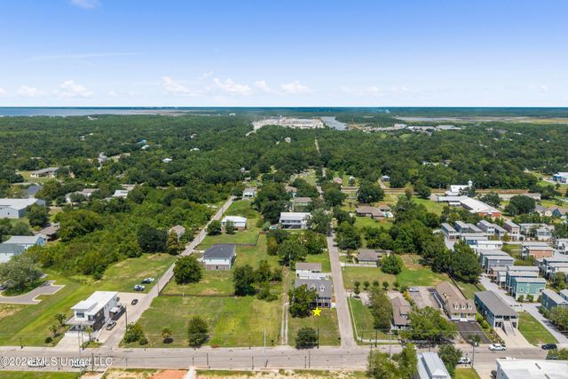 207 Saint Paul Avenue, Pass Christian, MS 39571