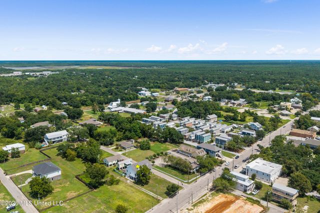 207 Saint Paul Avenue, Pass Christian, MS 39571