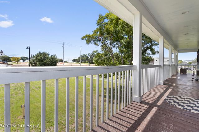 207 Saint Paul Avenue, Pass Christian, MS 39571