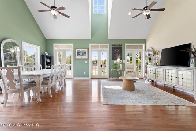 207 Saint Paul Avenue, Pass Christian, MS 39571