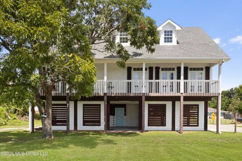 207 Saint Paul Avenue, Pass Christian, MS 39571