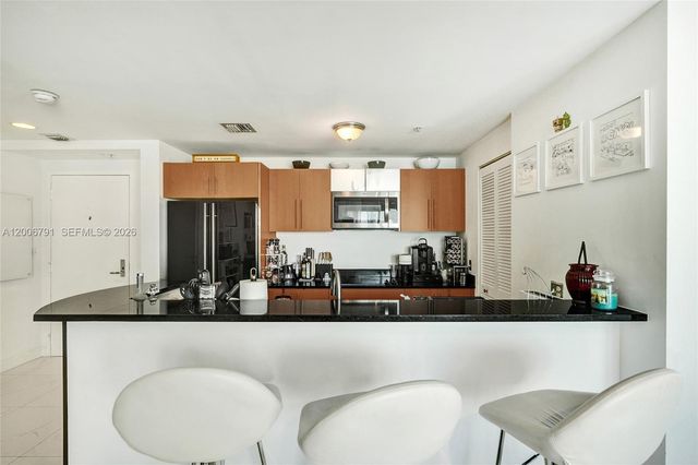 300 S Biscayne Blvd T-3216, Miami, FL 33131