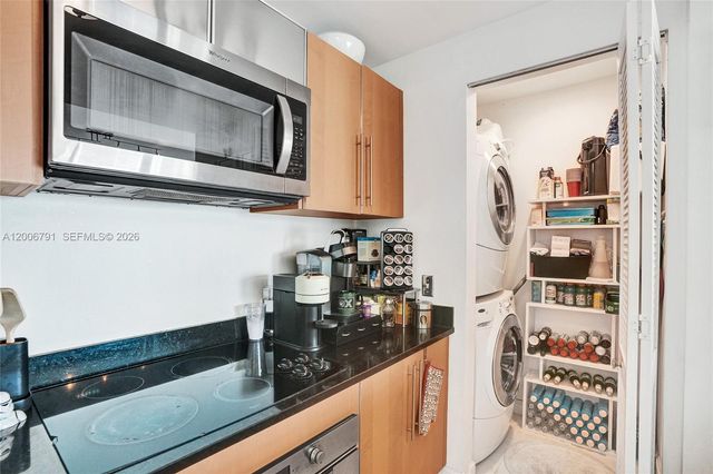 300 S Biscayne Blvd T-3216, Miami, FL 33131