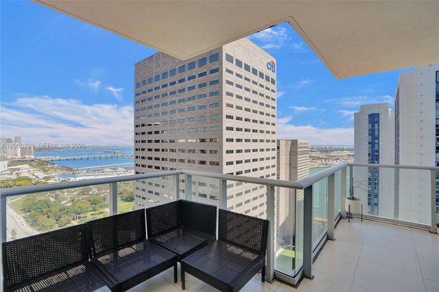 300 S Biscayne Blvd T-3216, Miami, FL 33131