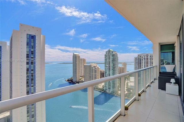 300 S Biscayne Blvd T-3216, Miami, FL 33131