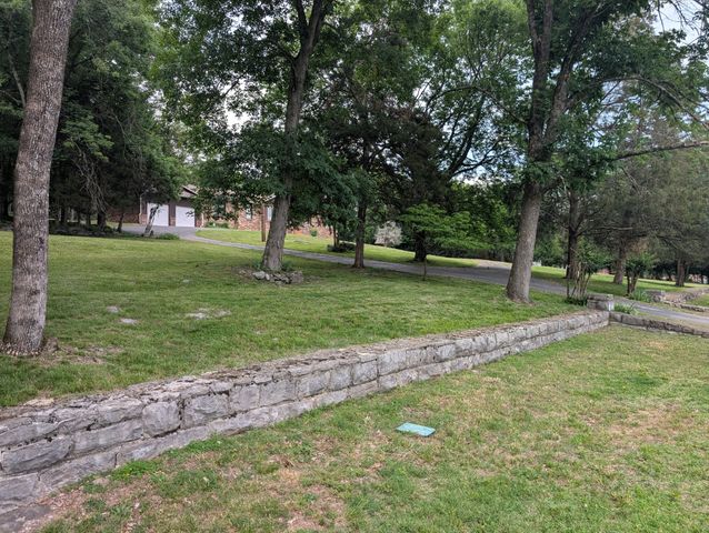 152 Snug Harbor Dr, Hendersonville, TN 37075