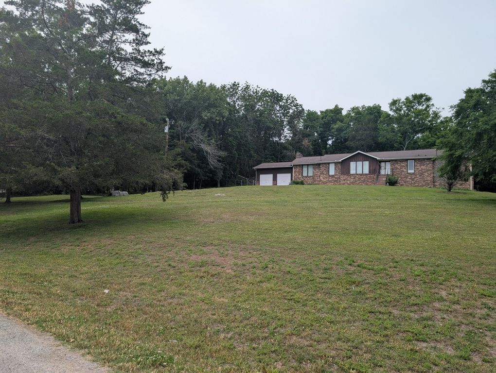 152 Snug Harbor Dr, Hendersonville, TN 37075
