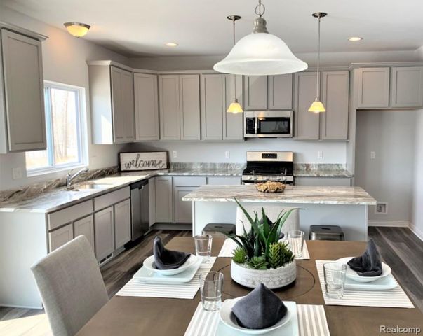 433 Hogarth, Waterford, MI 48328