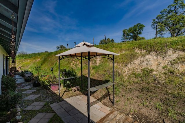 7761 S Jenny Lind Rd, Valley Springs, CA 95252