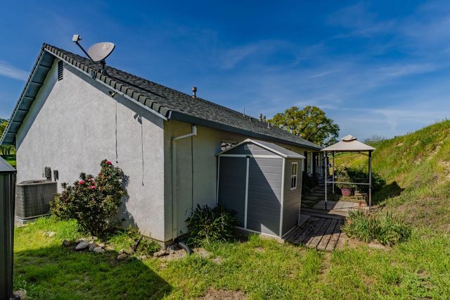 7761 S Jenny Lind Rd, Valley Springs, CA 95252
