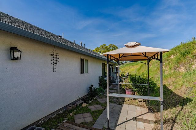 7761 S Jenny Lind Rd, Valley Springs, CA 95252