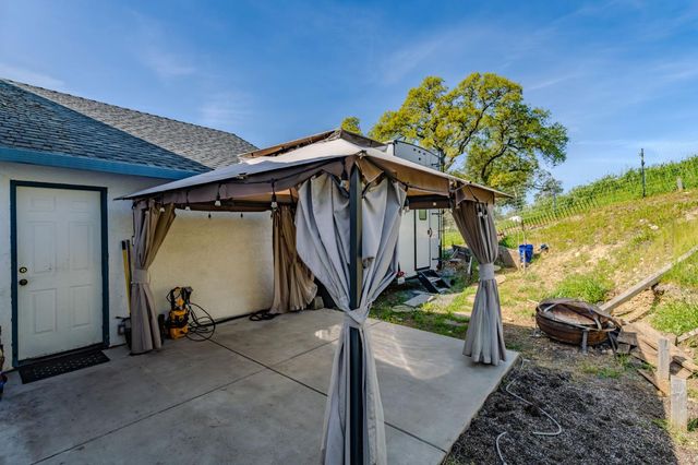 7761 S Jenny Lind Rd, Valley Springs, CA 95252