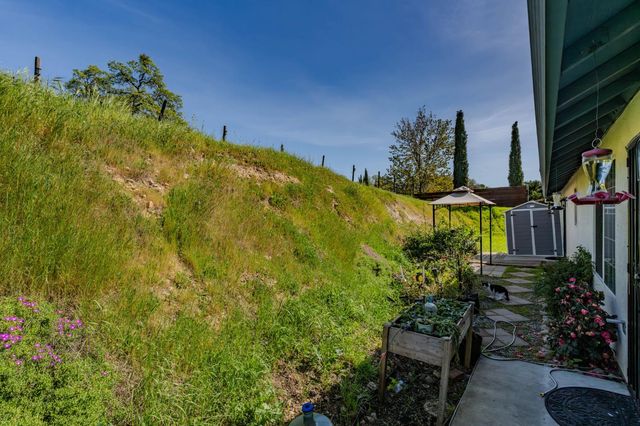 7761 S Jenny Lind Rd, Valley Springs, CA 95252