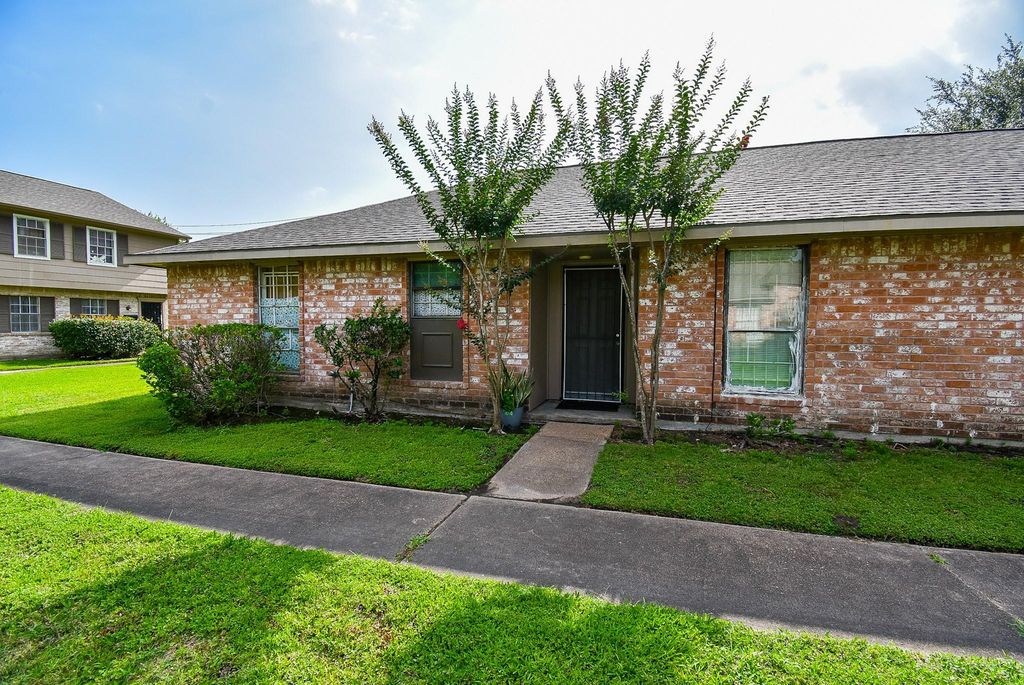 12469 Sharpview Drive 2469, Houston, TX 77072