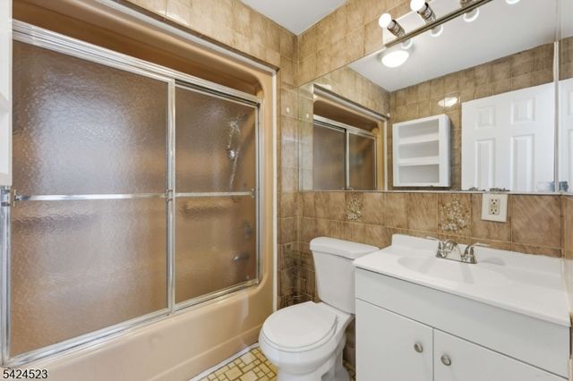 1616 74Th St, North Bergen Twp., NJ 07047