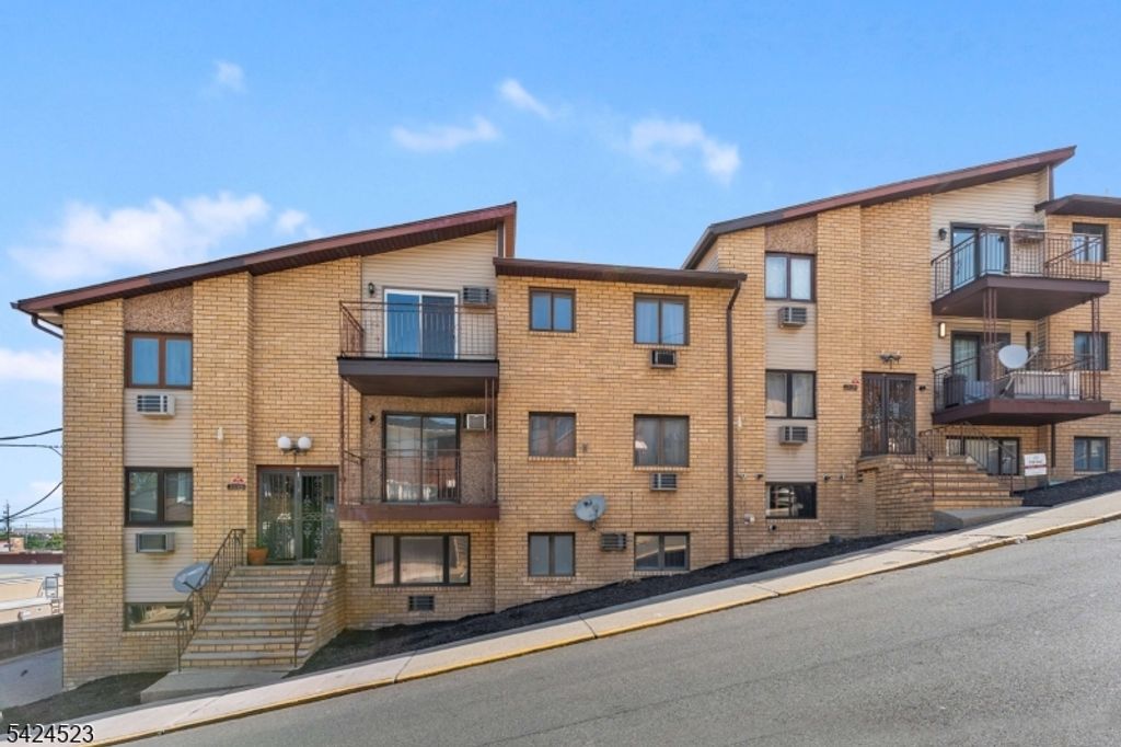 1616 74Th St, North Bergen Twp., NJ 07047