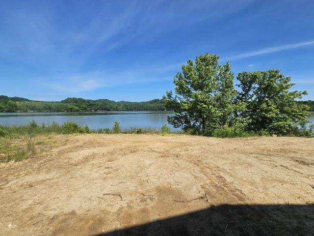 2475 Hardin Bottom River Rd, Clifton, TN 38425