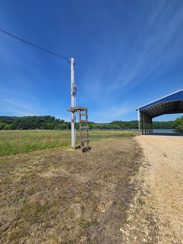 2475 Hardin Bottom River Rd, Clifton, TN 38425