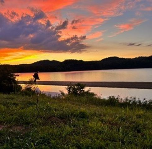 2475 Hardin Bottom River Rd, Clifton, TN 38425