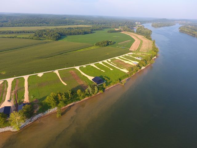 2475 Hardin Bottom River Rd, Clifton, TN 38425