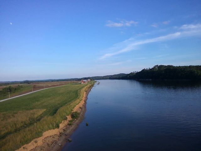 2475 Hardin Bottom River Rd, Clifton, TN 38425