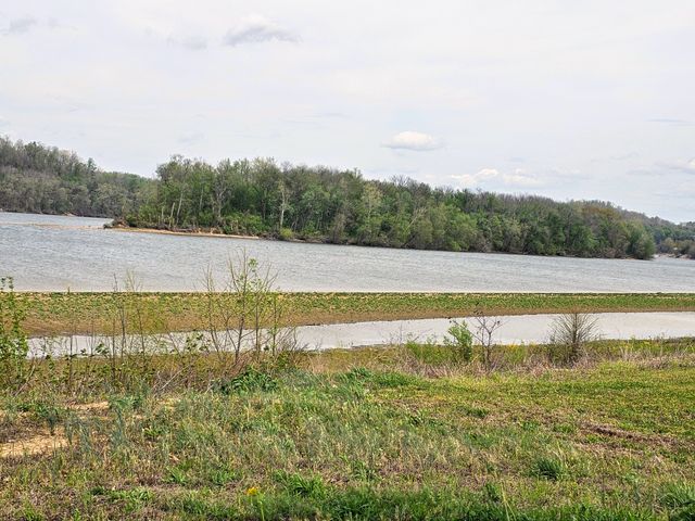 2475 Hardin Bottom River Rd, Clifton, TN 38425