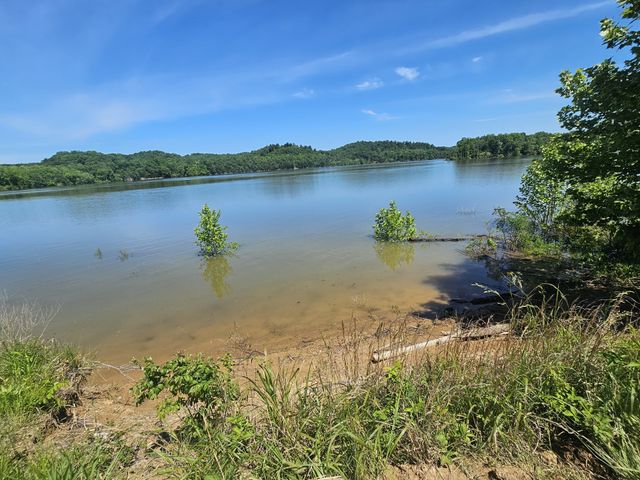 2475 Hardin Bottom River Rd, Clifton, TN 38425