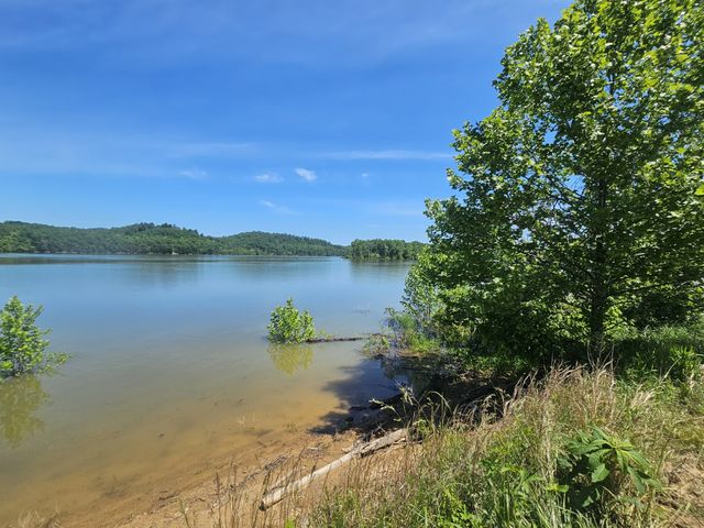 2475 Hardin Bottom River Rd, Clifton, TN 38425