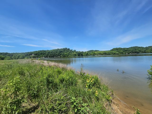 2475 Hardin Bottom River Rd, Clifton, TN 38425