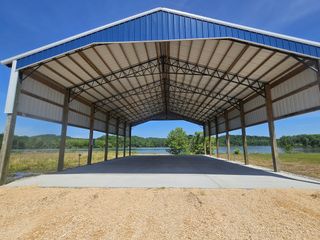 2475 Hardin Bottom River Rd, Clifton, TN 38425